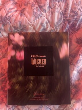 r.e.m. beauty Wicked For Good Elphaba Makeup Set - Green